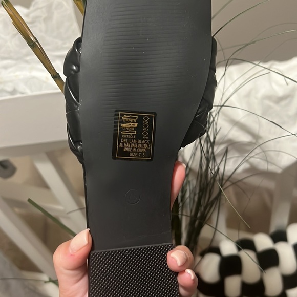 Never worn Akira sandals - Picture 3 of 4